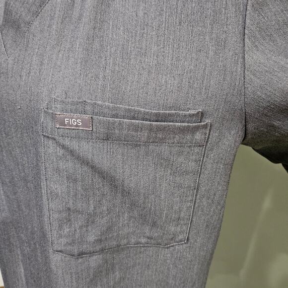 Figs Men's Size Medium Leon Three-Pocket Gray Scrub Top - Picture 4 of 6